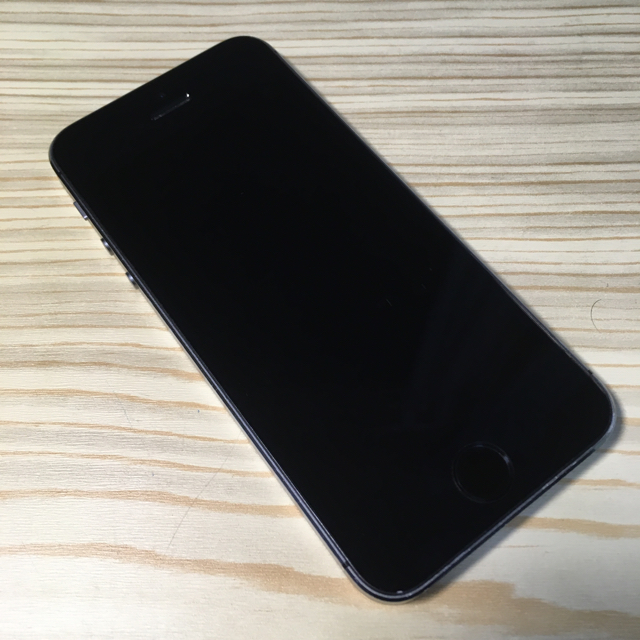 iPhone(アイフォーン)のiPhone 5s 16GB スペースグレイ スマホ/家電/カメラのスマートフォン/携帯電話(スマートフォン本体)の商品写真