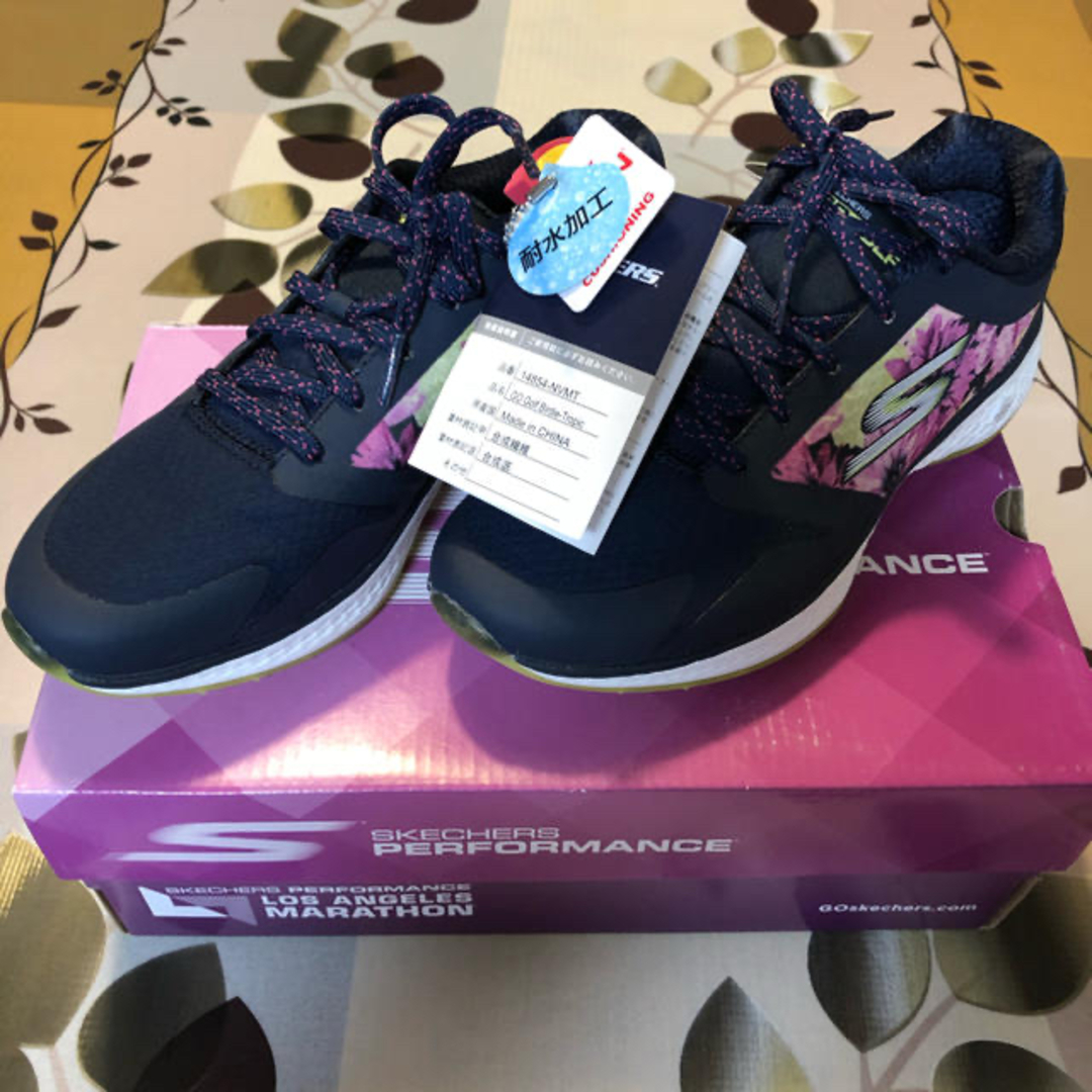 SKECHERS(スケッチャーズ)の 超軽量SKECHERS WOMENS GOLFシューズ　22.5cm スポーツ/アウトドアのゴルフ(シューズ)の商品写真