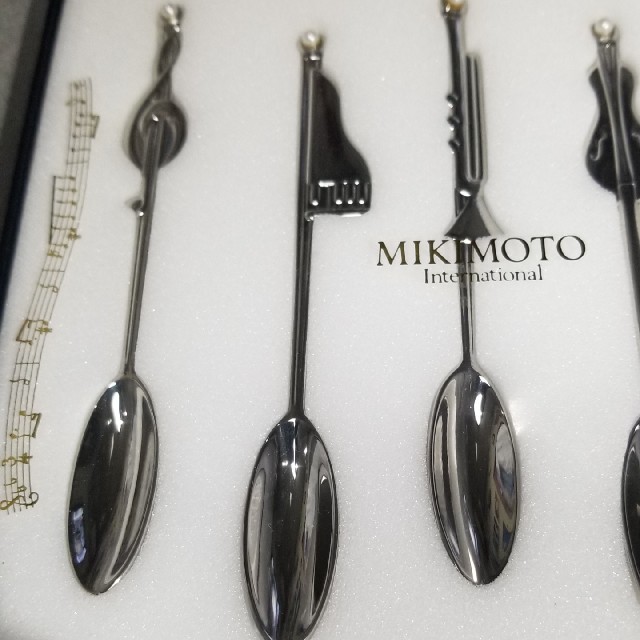 MIKIMOTO(ミキモト)の値下げ　未使用 MIKIMOTO ミキモト 真珠入りスプーンセットメロディー インテリア/住まい/日用品のキッチン/食器(食器)の商品写真