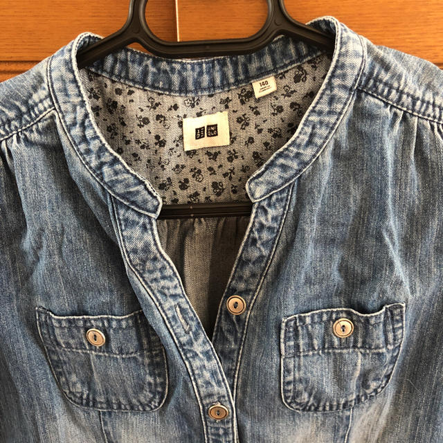 UNIQLO(ユニクロ)のデニムワンピース キッズ/ベビー/マタニティのキッズ服女の子用(90cm~)(ワンピース)の商品写真