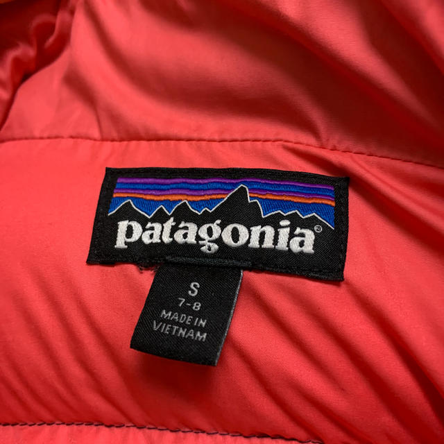 patagonia(パタゴニア)のキッズ　美品　パタゴニア　ダウンジャケットS キッズ/ベビー/マタニティのベビー服(~85cm)(ジャケット/コート)の商品写真