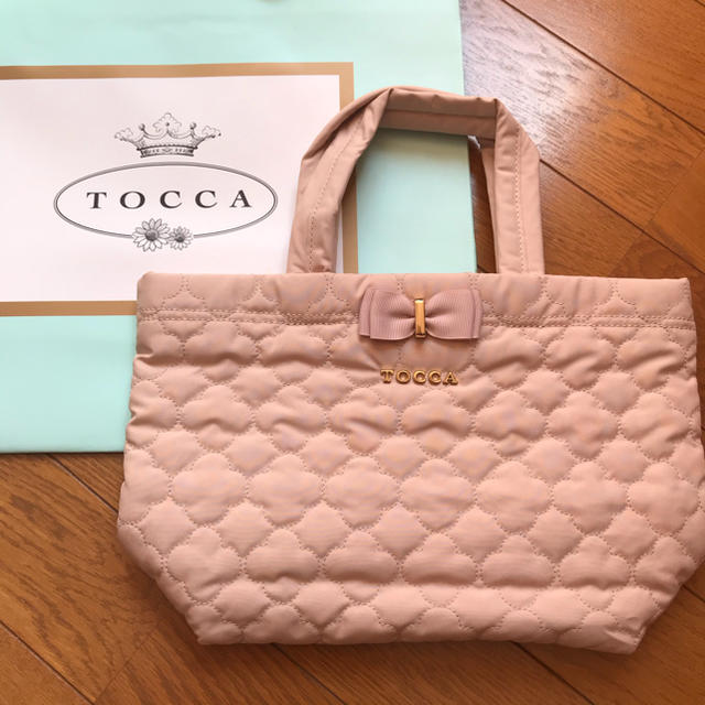 TOCCA(トッカ)のTOCCA   フラワーキルティング　トートバッグ　美品 レディースのバッグ(トートバッグ)の商品写真