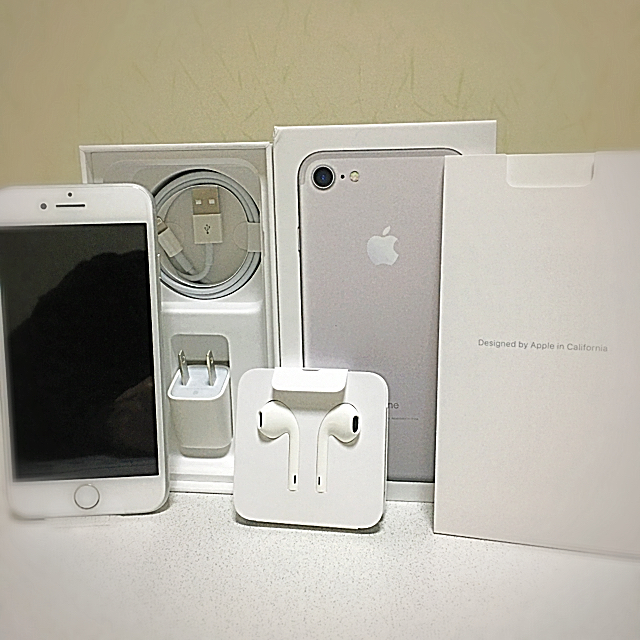 iPhone 7 シルバー 32 GB SIMフリー新品 未使用 - スマートフォン本体