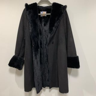 セシルマクビー(CECIL McBEE)の【CECIL McBEE】フェイクファームートンコート黒、白(毛皮/ファーコート)