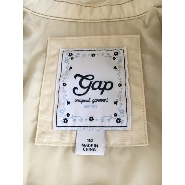 GAP Kids(ギャップキッズ)のgap トレンチコート　110 キッズ/ベビー/マタニティのキッズ服女の子用(90cm~)(ジャケット/上着)の商品写真