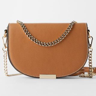 ザラ(ZARA)のZARAオーバル形ショルダーバッグ　キャメルブラウン(ショルダーバッグ)