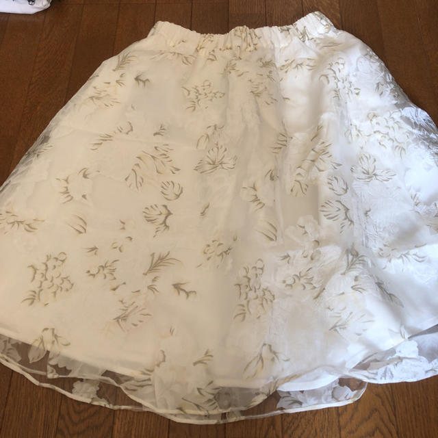 MIIA(ミーア)の裏地付き花柄スカート レディースのスカート(ひざ丈スカート)の商品写真