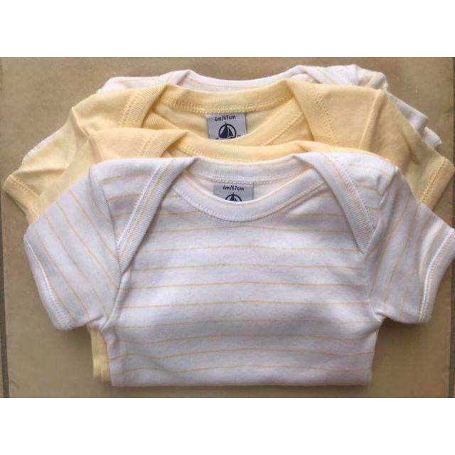 PETIT BATEAU(プチバトー)の【新品】プチバトー半袖肌着４枚セット６７センチ キッズ/ベビー/マタニティのベビー服(~85cm)(肌着/下着)の商品写真