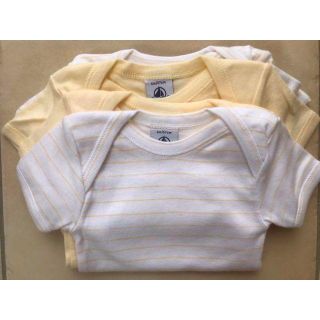 プチバトー(PETIT BATEAU)の【新品】プチバトー半袖肌着４枚セット６７センチ(肌着/下着)