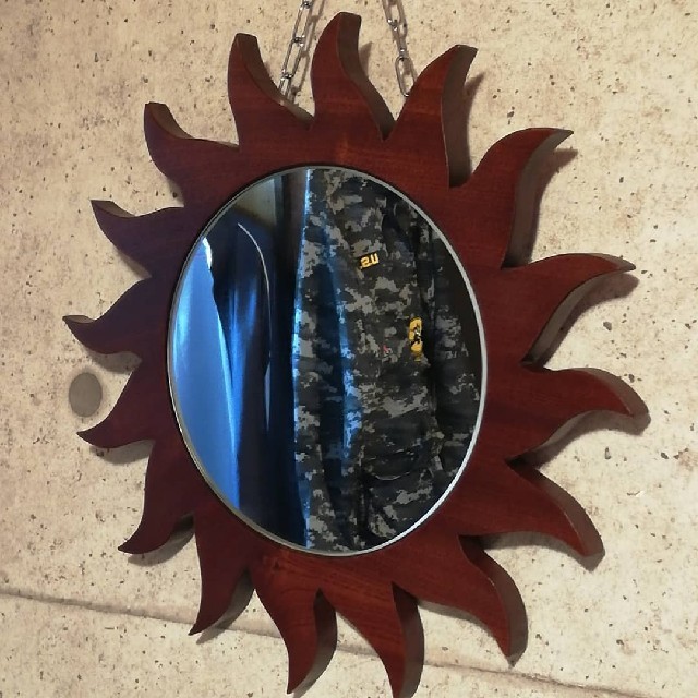 【ハンドメイド036】太陽の鏡　欅(けやき）無垢板　拭き漆仕上げ ハンドメイドのインテリア/家具(インテリア雑貨)の商品写真