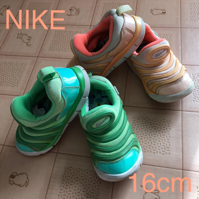 NIKE(ナイキ)のNIKEダイナモ★スニーカー2足セット キッズ/ベビー/マタニティのキッズ靴/シューズ(15cm~)(スニーカー)の商品写真