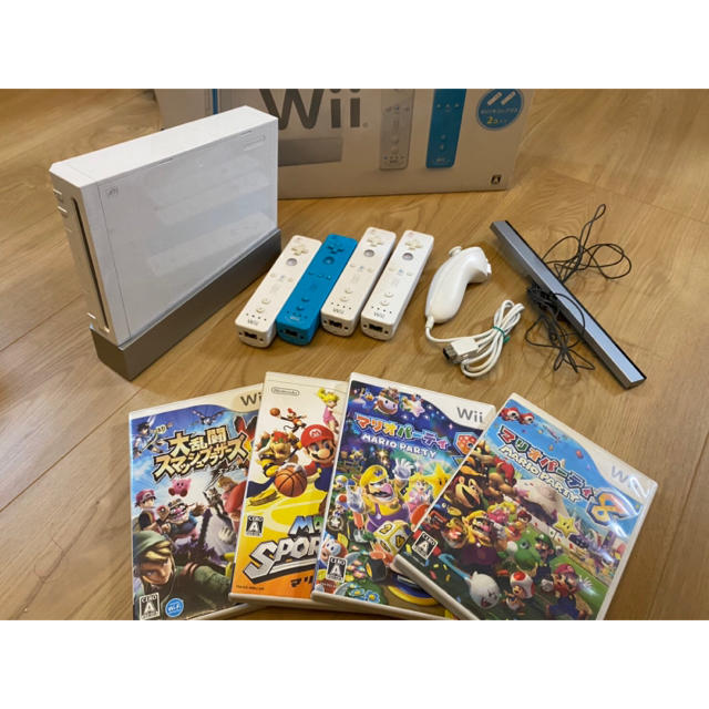 Wii 本体 コントローラー4つ ソフト4本付き