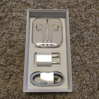 iPhone 付属品(ストラップ/イヤホンジャック)