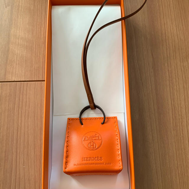 Hermes - エルメス ショッパーチャーム サックオランジュの通販 by クララベル's shop｜エルメスならラクマ