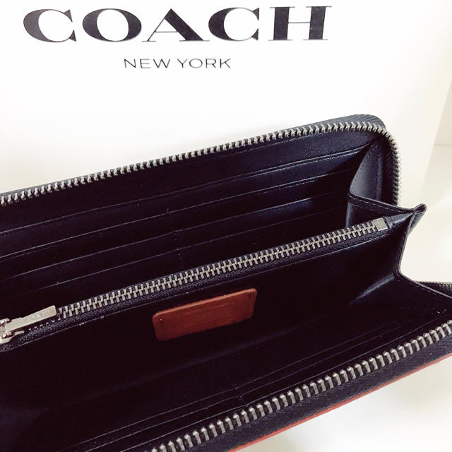 COACH(コーチ)の【新品未使用】COACH  ミッキーマウス グラブカーフレザー　ブラック　長財布 レディースのファッション小物(財布)の商品写真