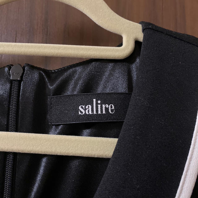 salire(サリア)のsalire ワンピース レディースのワンピース(ひざ丈ワンピース)の商品写真