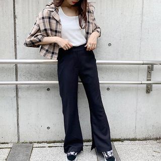 ダブルクローゼット(w closet)の【美品】　apres jour フレアパンツ(カジュアルパンツ)