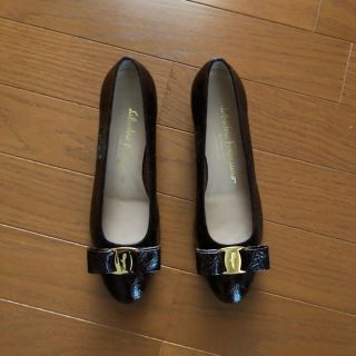 サルヴァトーレフェラガモ(Salvatore Ferragamo)のサルヴァトーレ・フェラガモ　バラ(ハイヒール/パンプス)