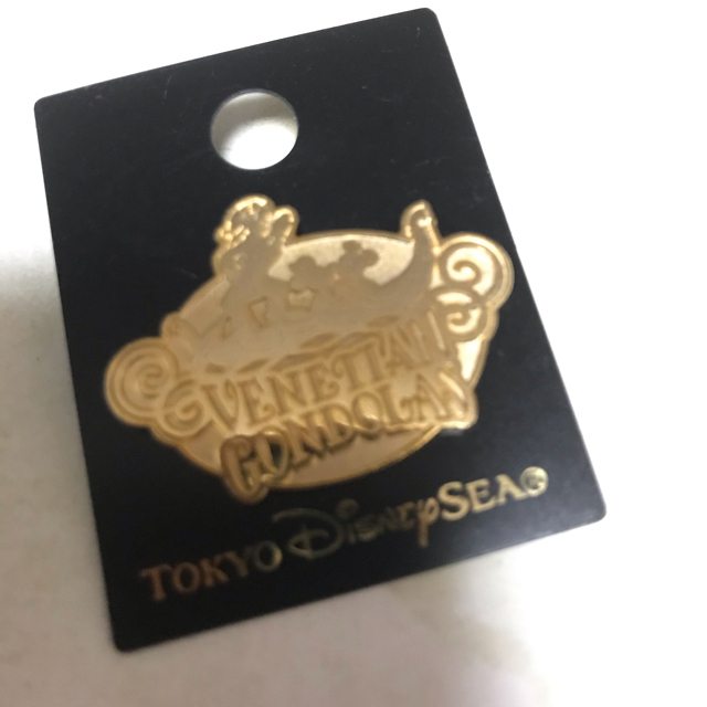 ディズニーシー Disney SEA VENETLAN GONDOLAS バッチ エンタメ/ホビーのおもちゃ/ぬいぐるみ(キャラクターグッズ)の商品写真