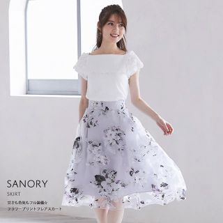 トッコ(tocco)の甘さも色気もフル装備☆フラワープリントフレアスカート 【sanory　サノリー(ひざ丈スカート)