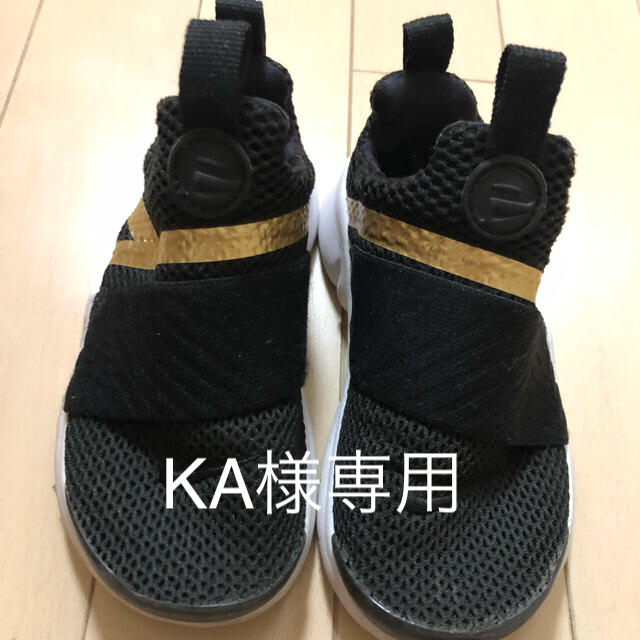 NIKE(ナイキ)のキッズ ナイキスニーカー キッズ/ベビー/マタニティのキッズ靴/シューズ(15cm~)(スニーカー)の商品写真