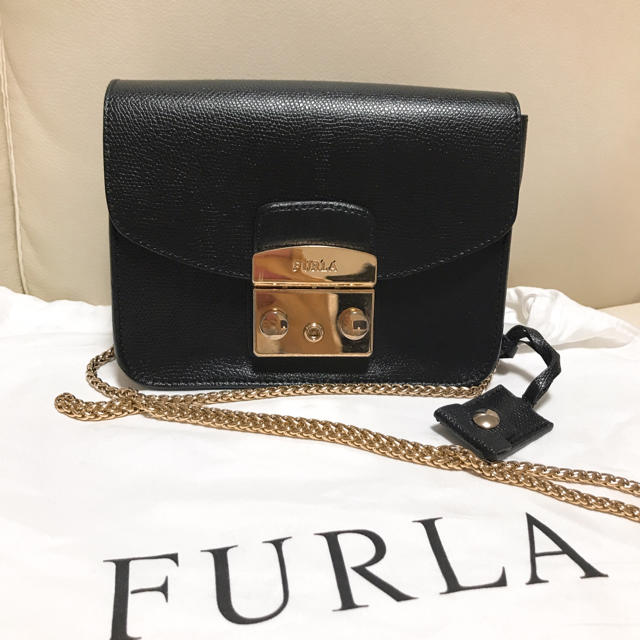 フルラ　FURLA メトロポリス　黒　フェラガモ　ジャンニキャリーニ