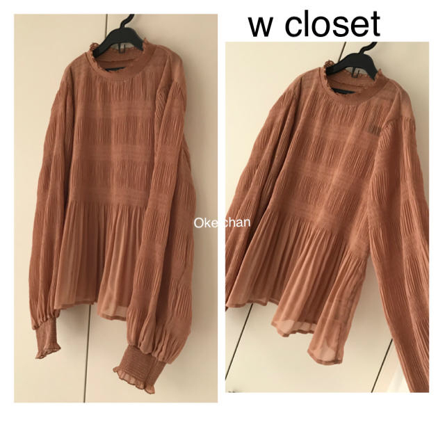 w closet(ダブルクローゼット)の1度使用しました☆マジョリカプリーツブラウス　オレンジ レディースのトップス(シャツ/ブラウス(長袖/七分))の商品写真