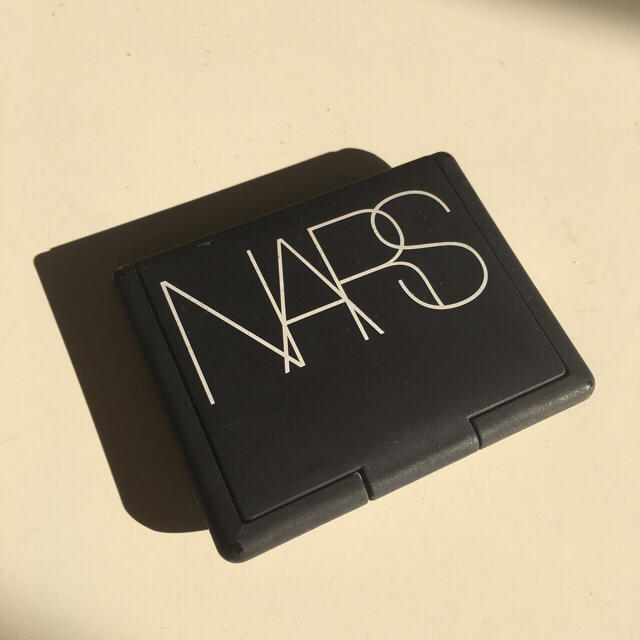 NARS(ナーズ)の【値下げ】NARSハイライトアルバトロス コスメ/美容のベースメイク/化粧品(フェイスカラー)の商品写真