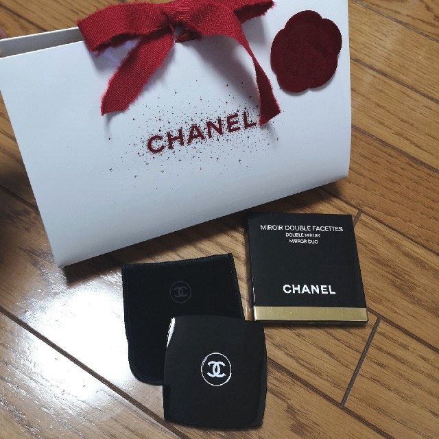 CHANEL(シャネル)のCHANEL　シャネル　コンパクトミラー　新品未使用　鏡 レディースのファッション小物(ミラー)の商品写真