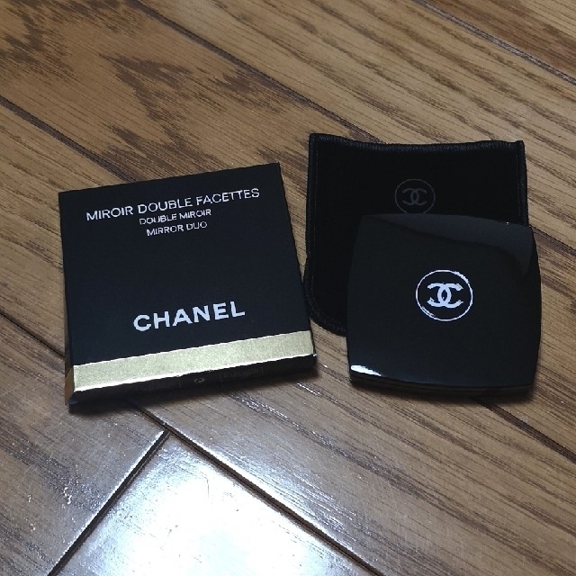 CHANEL(シャネル)のCHANEL　シャネル　コンパクトミラー　新品未使用　鏡 レディースのファッション小物(ミラー)の商品写真