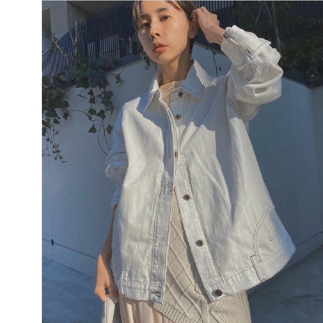 Ameri VINTAGE(アメリヴィンテージ)のアメリヴィンテージ  UPSIDE DOWN  DENIM SHIRT レディースのトップス(シャツ/ブラウス(長袖/七分))の商品写真