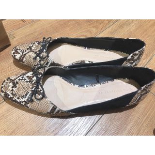 ザラ(ZARA)のZARA パイソン柄フラットパンプス(バレエシューズ)