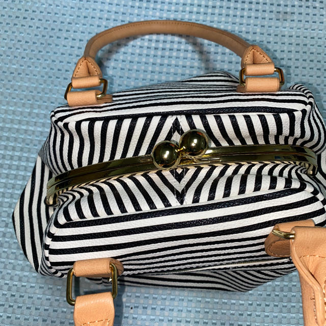 CorteLargo(コルテラルゴ)のLargoハンドバックカマグチ品物です。 レディースのバッグ(ハンドバッグ)の商品写真