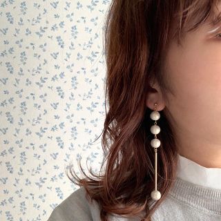 ビューティアンドユースユナイテッドアローズ(BEAUTY&YOUTH UNITED ARROWS)の再∞販 pearl × metal long pierce white (ピアス)