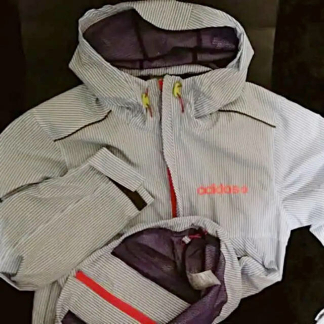 adidas(アディダス)のａｄｉｄａｓＮＥＯＬＡＢＥＬアディダス水色ストライプネオンカラージャケットM新品 メンズのジャケット/アウター(ナイロンジャケット)の商品写真