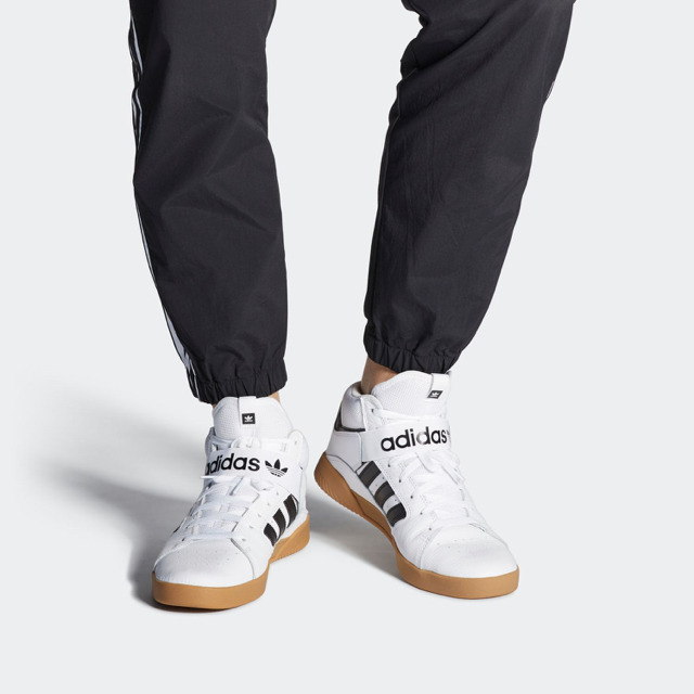 adidas(アディダス)の【新品】adidasスニーカー VRX MID メンズの靴/シューズ(スニーカー)の商品写真