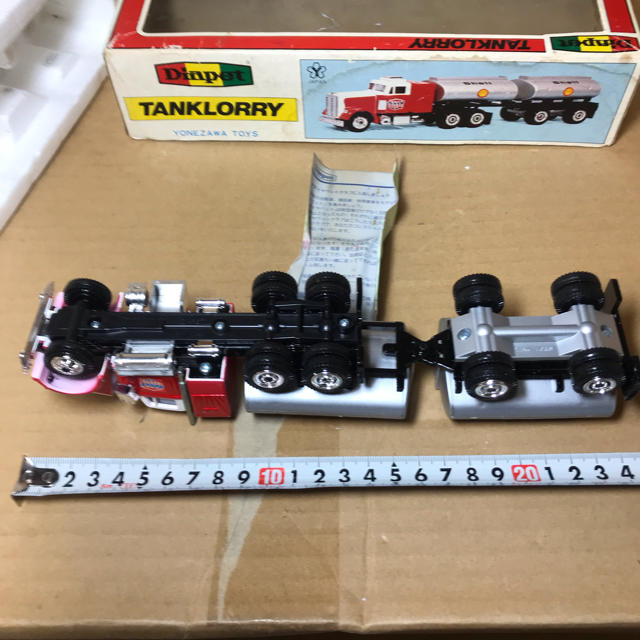 ヨネザワのミニカー アメリカントラックタンクローリー2台引き ヨネザワのミニカー アメリカントラックタンクローリー2台引き