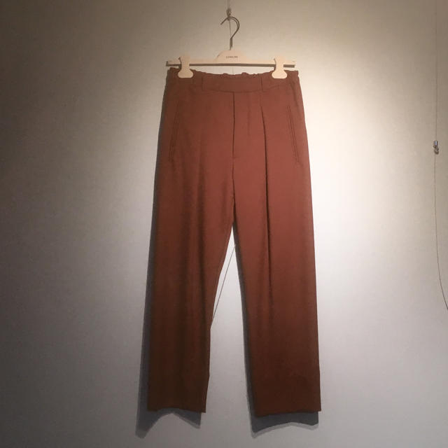 LEMAIRE(ルメール)の【johnny様専用】LEMAIRE 17aw 2タッククロップドパンツ メンズのパンツ(スラックス)の商品写真