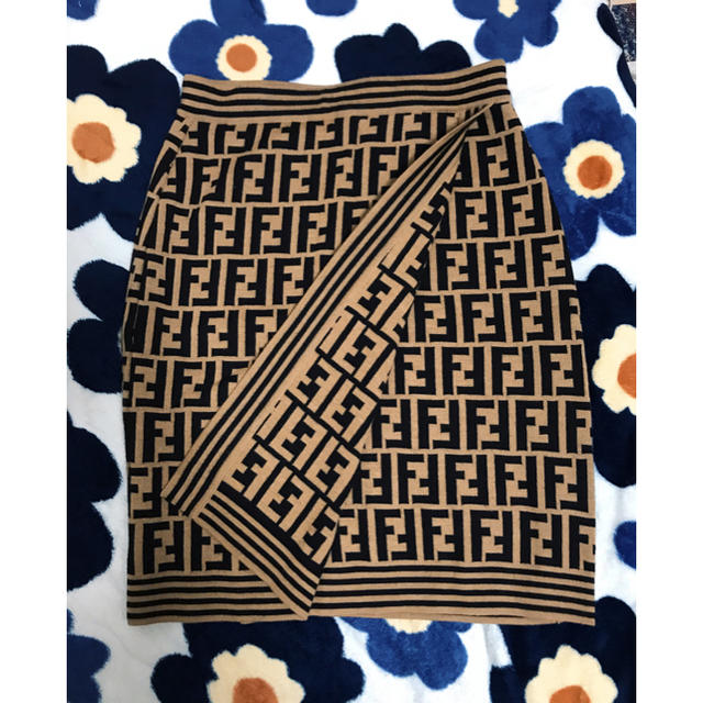 100%の保証 FENDI - FENDI フェンディ ズッカ柄 ニット スカート ひざ