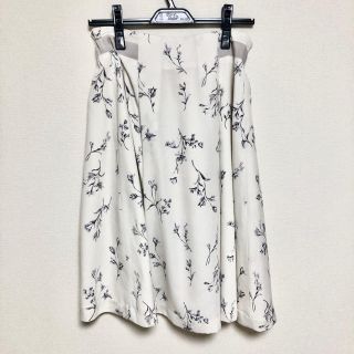 トゥエルブアジェンダ(12Twelve Agenda)の花柄　スカート　美品(ひざ丈スカート)