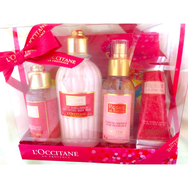 L'OCCITANE(ロクシタン)のロクシタン ローズ ノエルキット コスメ/美容のキット/セット(コフレ/メイクアップセット)の商品写真