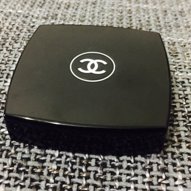 CHANEL(シャネル)のCHANEL アイシャドー 未使用 コスメ/美容のベースメイク/化粧品(アイシャドウ)の商品写真