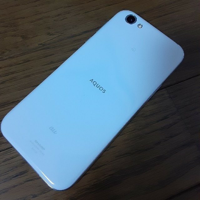 AQUOS au SHV39 ホワイト ケース付き 2
