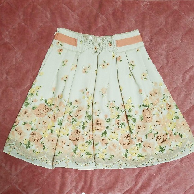 LODISPOTTO(ロディスポット)のロディスポット　スカート　春、夏　花柄　クリーニング済み レディースのスカート(ミニスカート)の商品写真