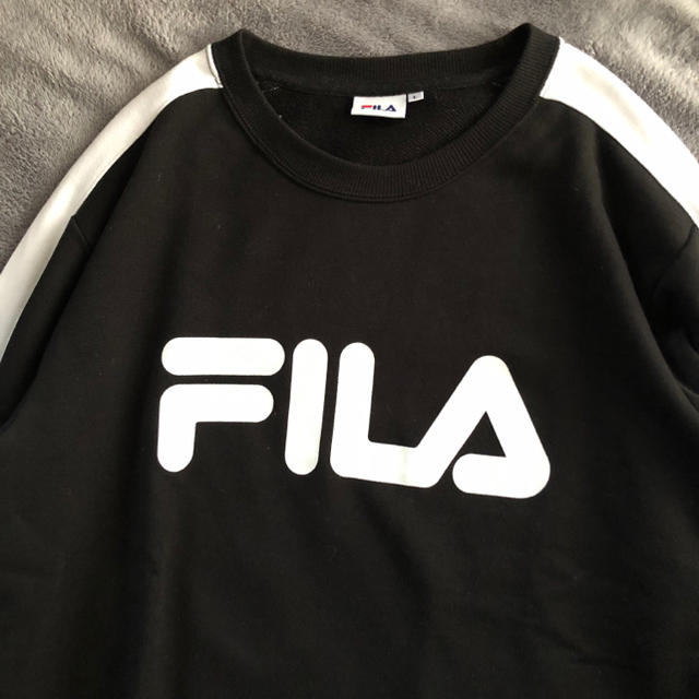 FILA(フィラ)の美品＊FILA サイドラインロゴトレーナー＊スポーツ＊プレッピー＊モノトーン＊黒 メンズのトップス(スウェット)の商品写真