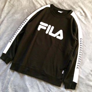 フィラ(FILA)の美品＊FILA サイドラインロゴトレーナー＊スポーツ＊プレッピー＊モノトーン＊黒(スウェット)