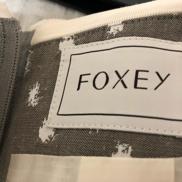 FOXEY(フォクシー)のFOXEY フォクシー♪white drop スカート 38 レディースのスカート(ひざ丈スカート)の商品写真