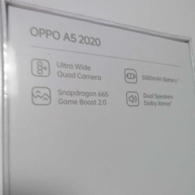 送料無料　oppo  A5 2020 グリーン　モバイルシムフリー端末です