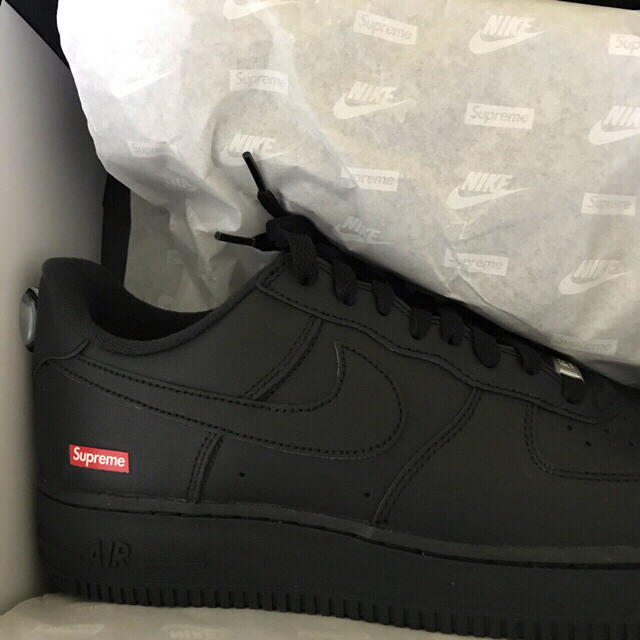 替紐なし　NIKE SUPREME AIR FORCE 1 シュプリーム