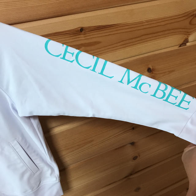 CECIL McBEE(セシルマクビー)の新品未使用 セシルマクビー ラッシュガード キッズ/ベビー/マタニティのキッズ服女の子用(90cm~)(水着)の商品写真